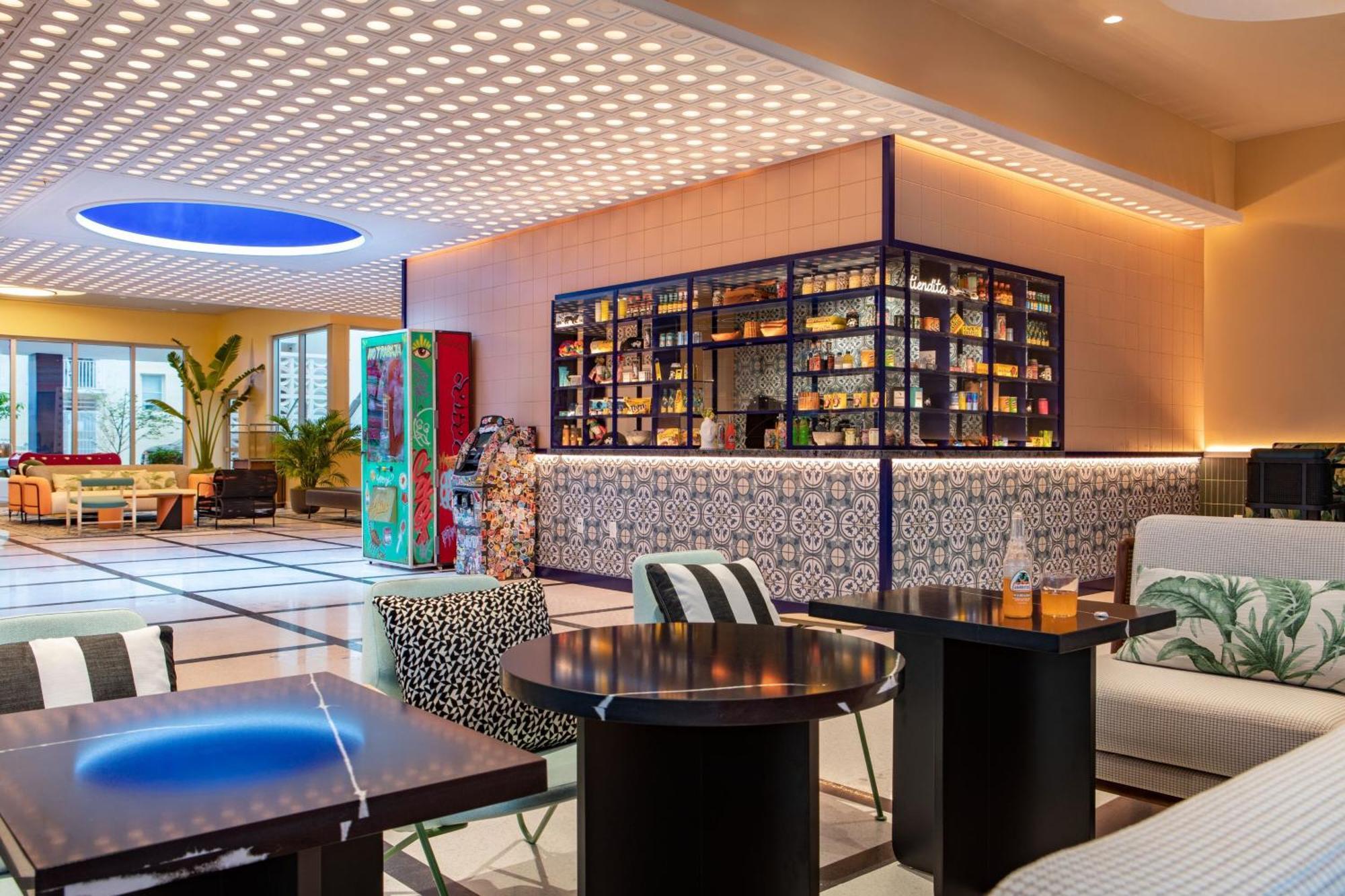 Moxy Miami South Beach Маями Бийч Екстериор снимка
