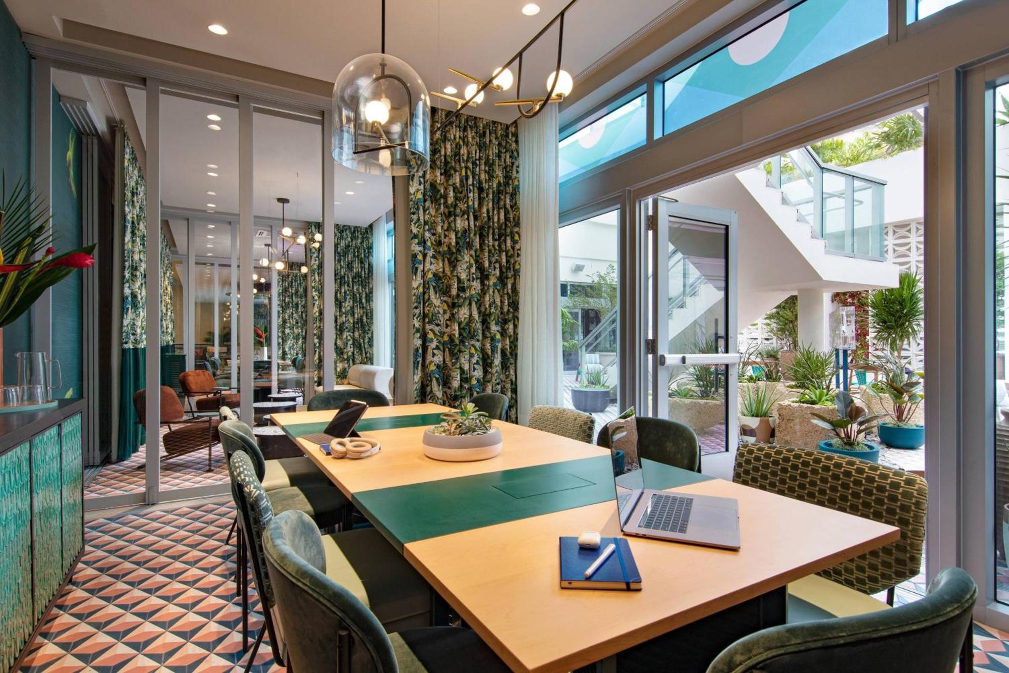 Moxy Miami South Beach Маями Бийч Екстериор снимка